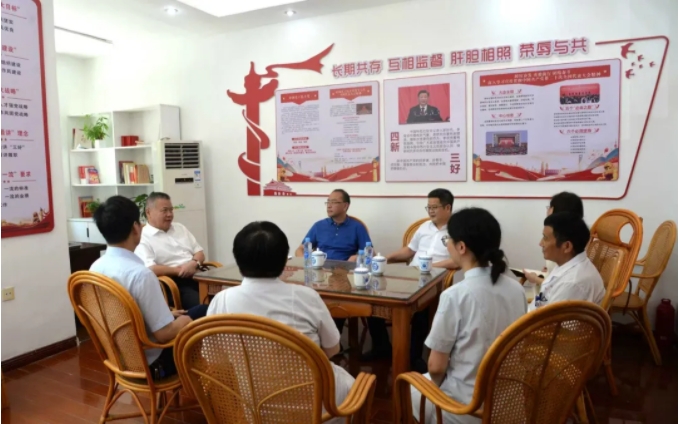 ��Сƽ���L����ס�е�һ�����t(y��)Ժ�����f(xi��)ί�T